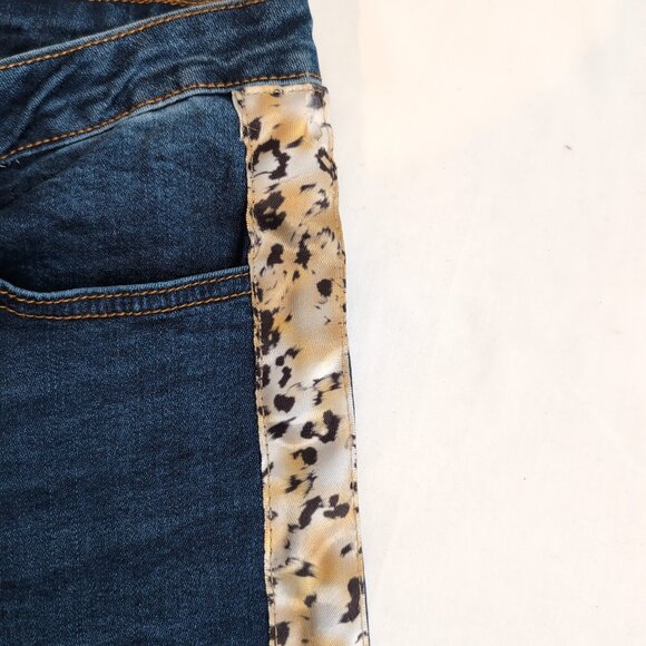 Frank Lyman Montreal Women's Blue Denim Jeans Cheetah Stripe, Size 10  (28-29") - Picture 5 of 9